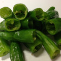 sakuyue's cooksnap of when they made 芯まで♬簡単ししとうの種取り方法！.