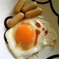 翔舞ママ's cooksnap of when they made 白身が焦げない目玉焼き　ウィンナー添え♫.