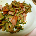 mahalomiyu's cooksnap of when they made ゴーヤとウインナーのおかか炒め.