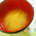 yurizumi's cooksnap of when they made 我が家の定番☆じゃがいもと玉ねぎの味噌汁.
