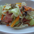 kachimachi's cooksnap of when they made レタスとペーコンの炒め物.