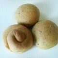 neko-R's cooksnap of when they made 生地がカレー味☆のカレーマヨパン.