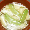 ラブトマト's cooksnap of when they made きぬさやとえのきと大根のみそ汁.