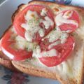 くむちん's cooksnap of when they made 簡単❢トマトチーズトースト(o^^o)♪.
