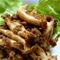 楽しい子's cooksnap of when they made ミンチとしめじの炒め物.