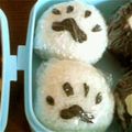 hsh's cooksnap of when they made 簡単キャラ弁☆３匹の猫の肉球おにぎり弁当.