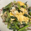 あやママ99's cooksnap of when they made 子供の苦手克服☆小松菜としめじの卵炒め.