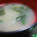 うめもどき's cooksnap of when they made 我が家では定番☆わかめと玉葱の味噌汁.