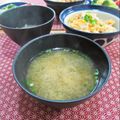 イベ長's cooksnap of when they made しめじとわかめのお味噌汁.