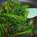 みきぶぅぶぅ's cooksnap of when they made 春菊と小エビのゴマ油炒め.