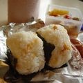 kamu蔵's cooksnap of when they made 簡単・揚げ玉（天かす）むすび.