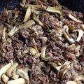 さんしろ母's cooksnap of when they made 牛肉とまいたけのガーリック炒め.