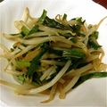 うたうことり's cooksnap of when they made ズボラな日に★もやしとニラの塩胡椒炒め.