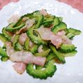 kemeta's cooksnap of when they made 早過ぎ！ゴーヤとベーコンの炒めもの.