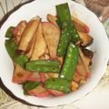 榛名穣二's cooksnap of when they made 簡単、味そのまま！インゲンと蒲鉾の炒め物.