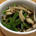 ★★はまー★★'s cooksnap of when they made ピーマンとしめじの塩昆布炒め.