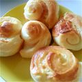 なるchan's cooksnap of when they made ひとくち✿くるくるマヨチーズパン♡.
