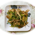 ☆AMR☆'s cooksnap of when they made 豆苗と舞茸のピリ辛オイスターソース炒め.