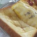 LIZ♪'s cooksnap of when they made 最高～♡め～ぷるばた～トースト.