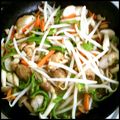 ☆ぴよぴよママ☆'s cooksnap of when they made 鶏の唐揚げのもやしいため.