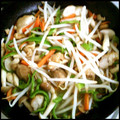 ☆ぴよぴよママ☆'s cooksnap of when they made 鶏の唐揚げのもやしいため.
