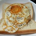 ひんべえ's cooksnap of when they made フライパンで目玉焼きトースト.