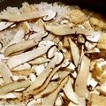kuragenoie's cooksnap of when they made 白だし＆だしつゆで！！簡単松茸ご飯♬.