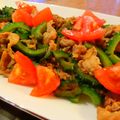 なっち船長's cooksnap of when they made ☆ゴーヤと豚肉炒めフレッシュトマト添え☆.