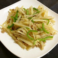 komutatata's cooksnap of when they made じゃがいもとピーマンのしょうが炒め.
