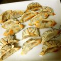 ゆるしば's cooksnap of when they made 食べてビックリ!!カレータマゴ餃子~!!.