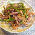 tmkar's cooksnap of when they made 具だくさんな、アスパラとエビの炒め物.