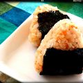 ＊ゆうこぽよよ＊'s cooksnap of when they made 大葉にんにく醤油と鮭フレークでおにぎり.