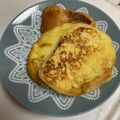 Raskaren's cooksnap of when they made コストコディナーロールでフレンチトースト.