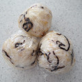 チョコチョコかえる's cooksnap of when they made 塩昆布と揚げ玉のおにぎり.
