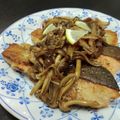 kookuro's cooksnap of when they made ジューシー☆鮭としめじのバタームニエル.
