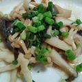 ちぃ410's cooksnap of when they made ぶりソテー醤油バター茸ソース＊レモン風味.