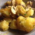 BellmanM's cooksnap of when they made マッシュルームと新じゃがのささっと炒め☆.
