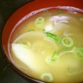 ★きんかん★'s cooksnap of when they made 玉ねぎとじゃがいもの味噌汁.