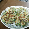 nyuzky38's cooksnap of when they made もやしと豆苗のお手軽おやき.