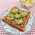 在宅勤務のおじさん's cooksnap of when they made 簡単コク旨トースト♪我が家のピザトースト.