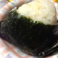 joy09's cooksnap of when they made 簡単で綺麗なの！鮭フレークおにぎり.
