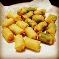 鎌☆草's cooksnap of when they made ワンタンの皮でチーかまのミニ春巻き.