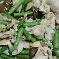 料理作造's cooksnap of when they made 椎茸といんげんのピリ辛炒め.