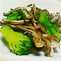 わたけい's cooksnap of when they made ブロッコリーと舞茸の塩おかか炒め.