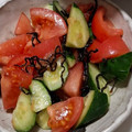 ヨシヨッシー's cooksnap of when they made きゅうりとトマトの塩昆布梅肉和え.