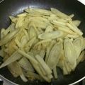 ◎よしを◎'s cooksnap of when they made 簡単健康！ごぼうと大根の味噌バター.