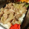 ♡KMS♡'s cooksnap of when they made めんつゆで豚丼☆弁当.