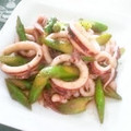 Reina6's cooksnap of when they made いかとアスパラのジェノベーゼソース炒め.