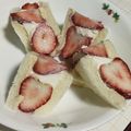 気まぐれ料理人☆楓☆'s cooksnap of when they made 簡単再現！コンビニのいちごサンド＊.