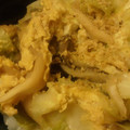 あみあんこ's cooksnap of when they made 舞茸とキャベツの卵とじ丼.
